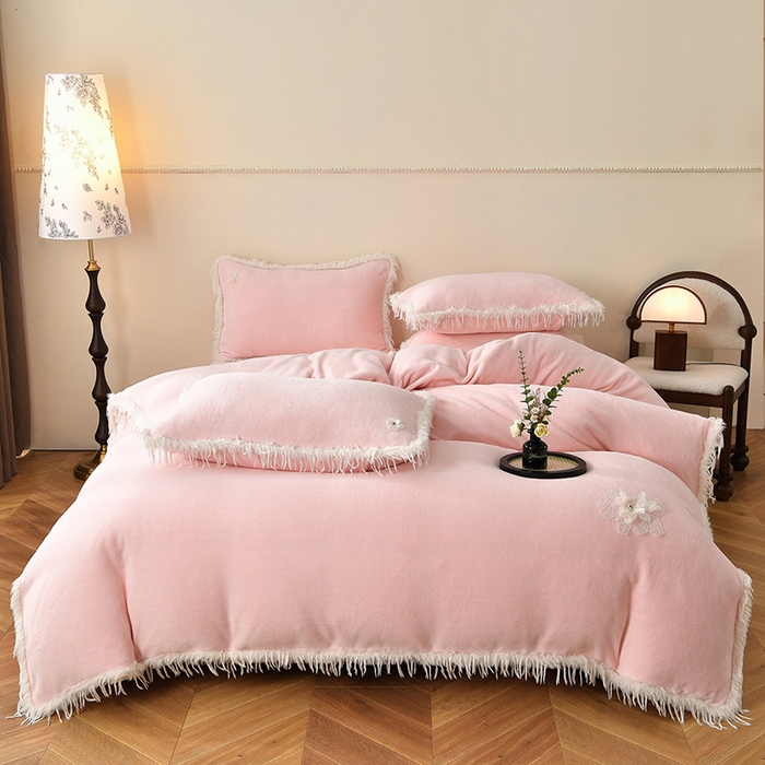 91家纺网 家纺一手货源 找家纺 德比尔斯 2025新款海獭毛石墨烯四件套 米娅-粉