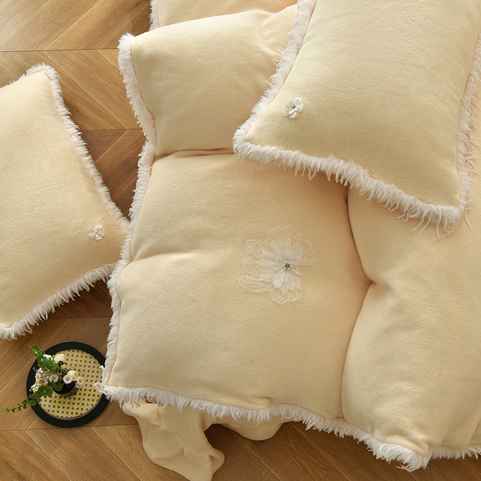 91家纺网 家纺一手货源 找家纺 德比尔斯 2025新款海獭毛石墨烯四件套 米娅-黄