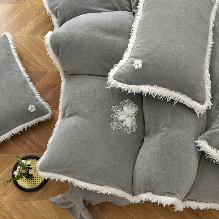 91家纺网 家纺一手货源 找家纺 德比尔斯 2025新款海獭毛石墨烯四件套 米娅-灰