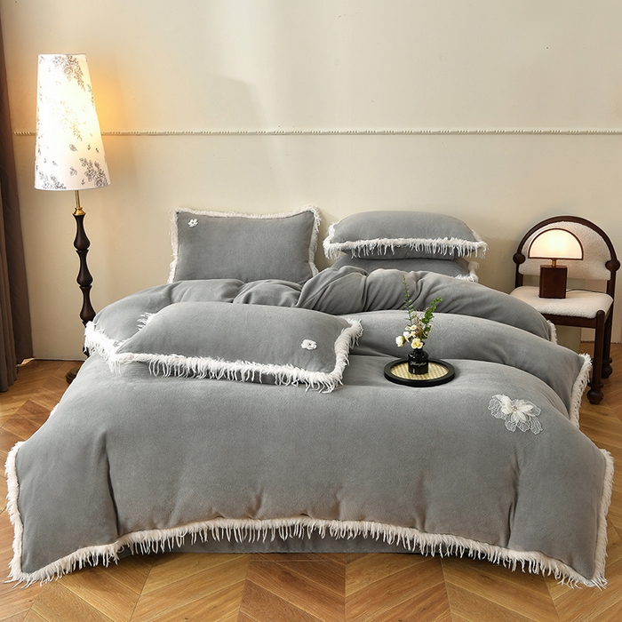 91家纺网 家纺一手货源 找家纺 德比尔斯 2025新款海獭毛石墨烯四件套 米娅-灰