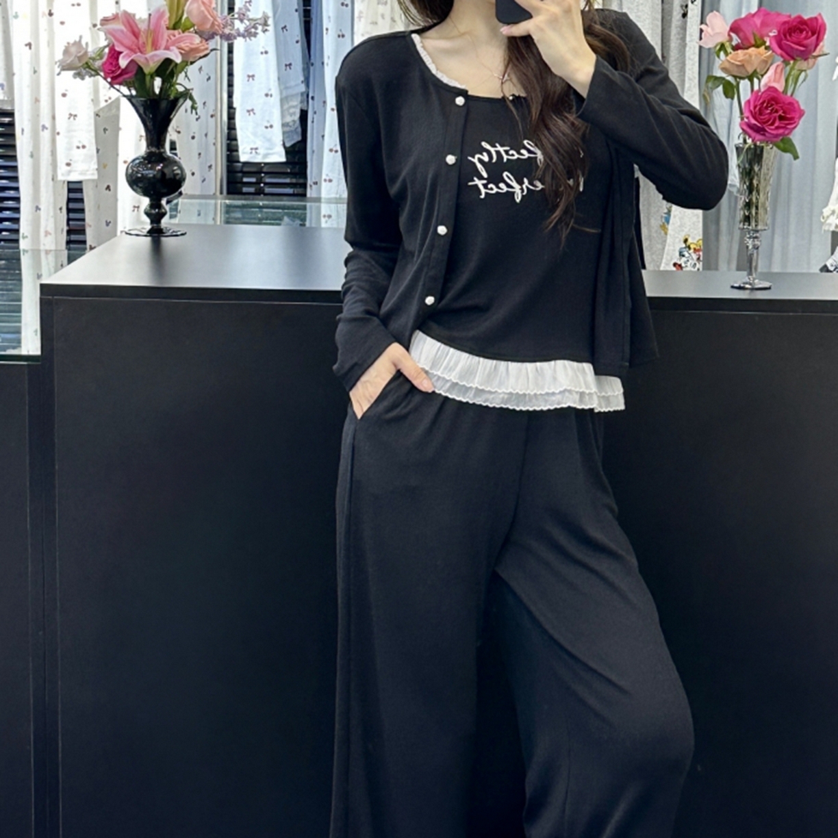 91家纺网 家纺一手货源 找家纺 （总）妍景家居生活馆 2025新款提花针织三件套花边字母