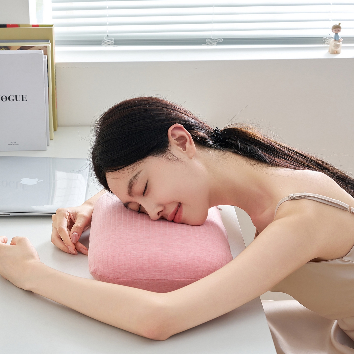 （总）乐可 2025新款条纹乳胶面包枕头枕芯抱枕午睡枕露营枕