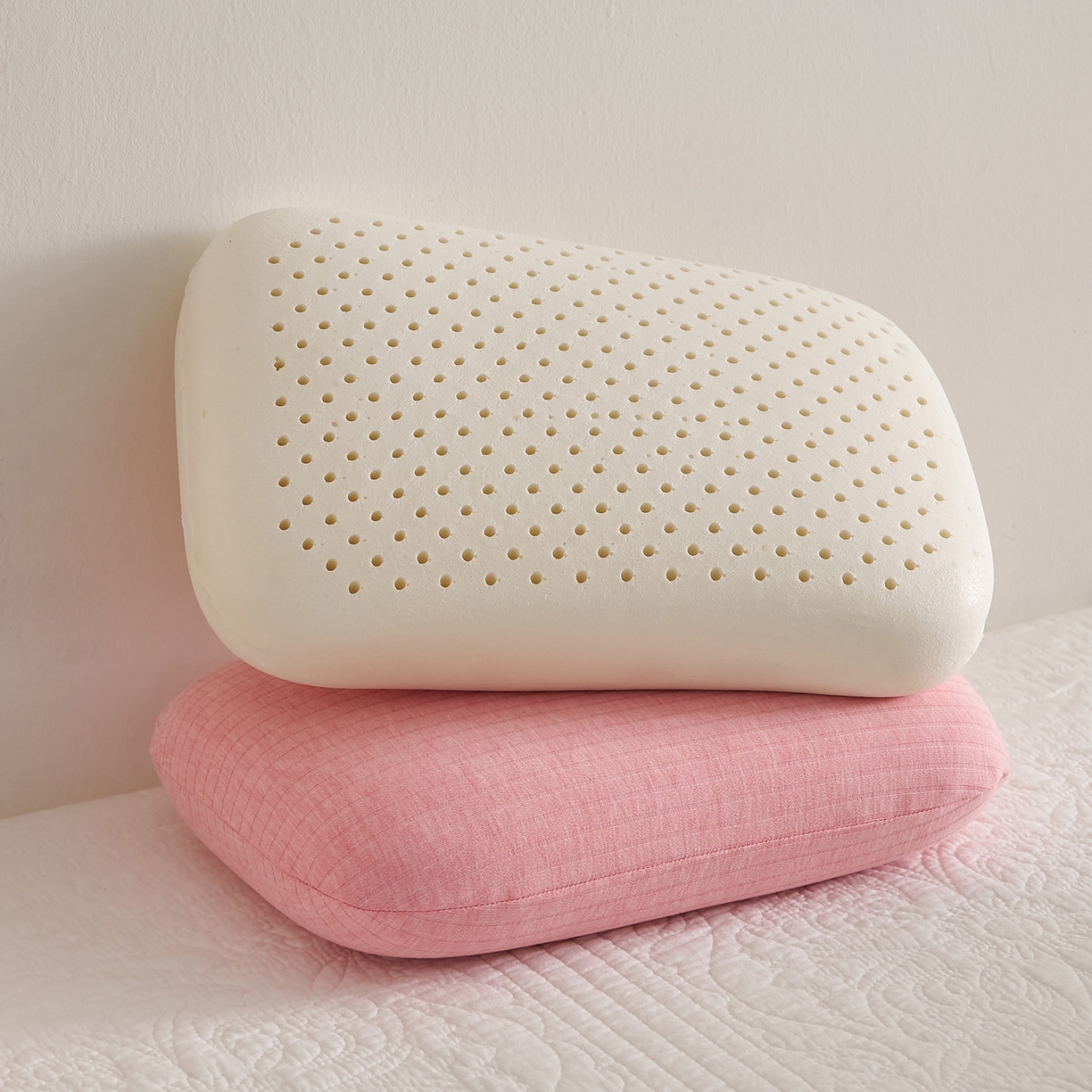 91家纺网 家纺一手货源 找家纺 （总）乐可 2025新款条纹乳胶面包枕头枕芯抱枕午睡枕露营枕