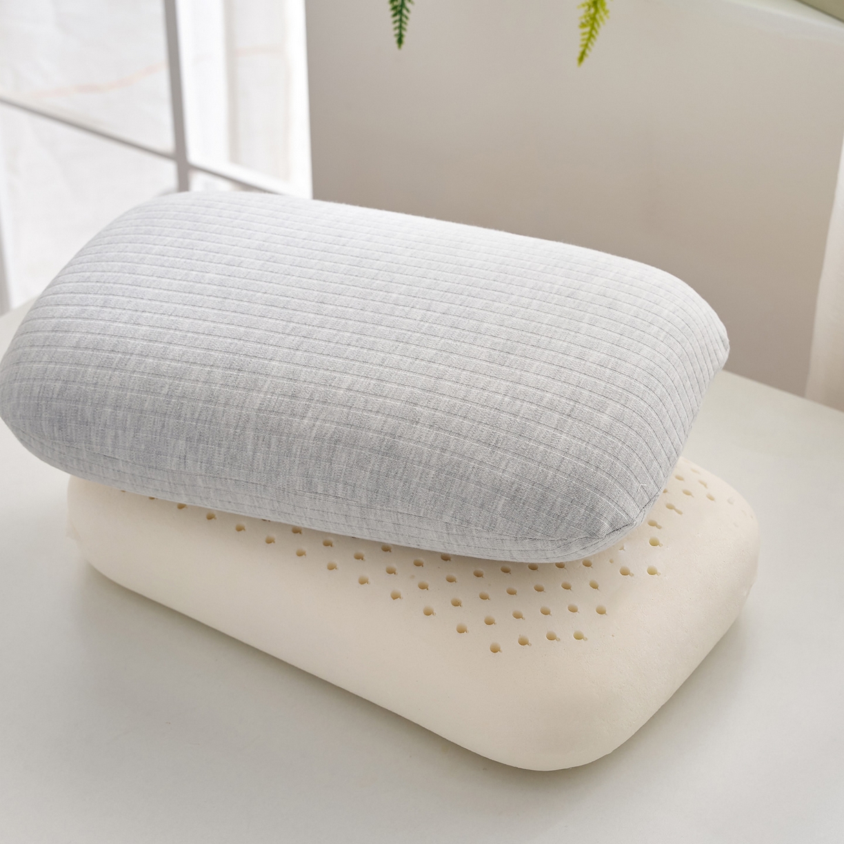 91家纺网 家纺一手货源 找家纺 乐可 2025新款条纹乳胶面包枕头枕芯抱枕午睡枕露营枕 条纹乳胶面包枕-MT1浅灰
