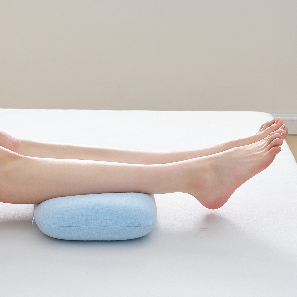 91家纺网 家纺一手货源 找家纺 乐可 2025新款条纹乳胶面包枕头枕芯抱枕午睡枕露营枕 条纹乳胶面包枕-MT1浅蓝