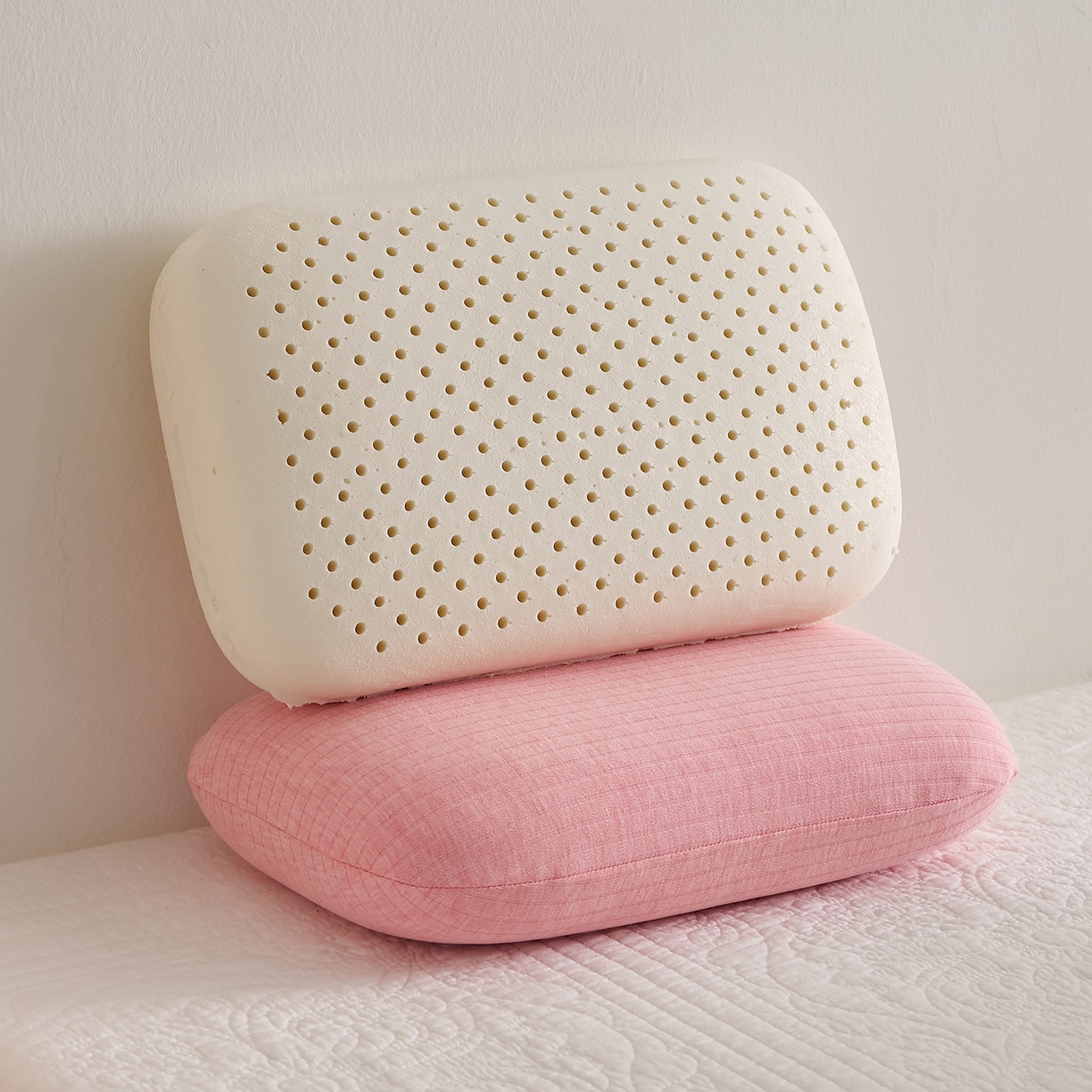 91家纺网 家纺一手货源 找家纺 （总）乐可 2025新款条纹乳胶面包枕头枕芯抱枕午睡枕露营枕