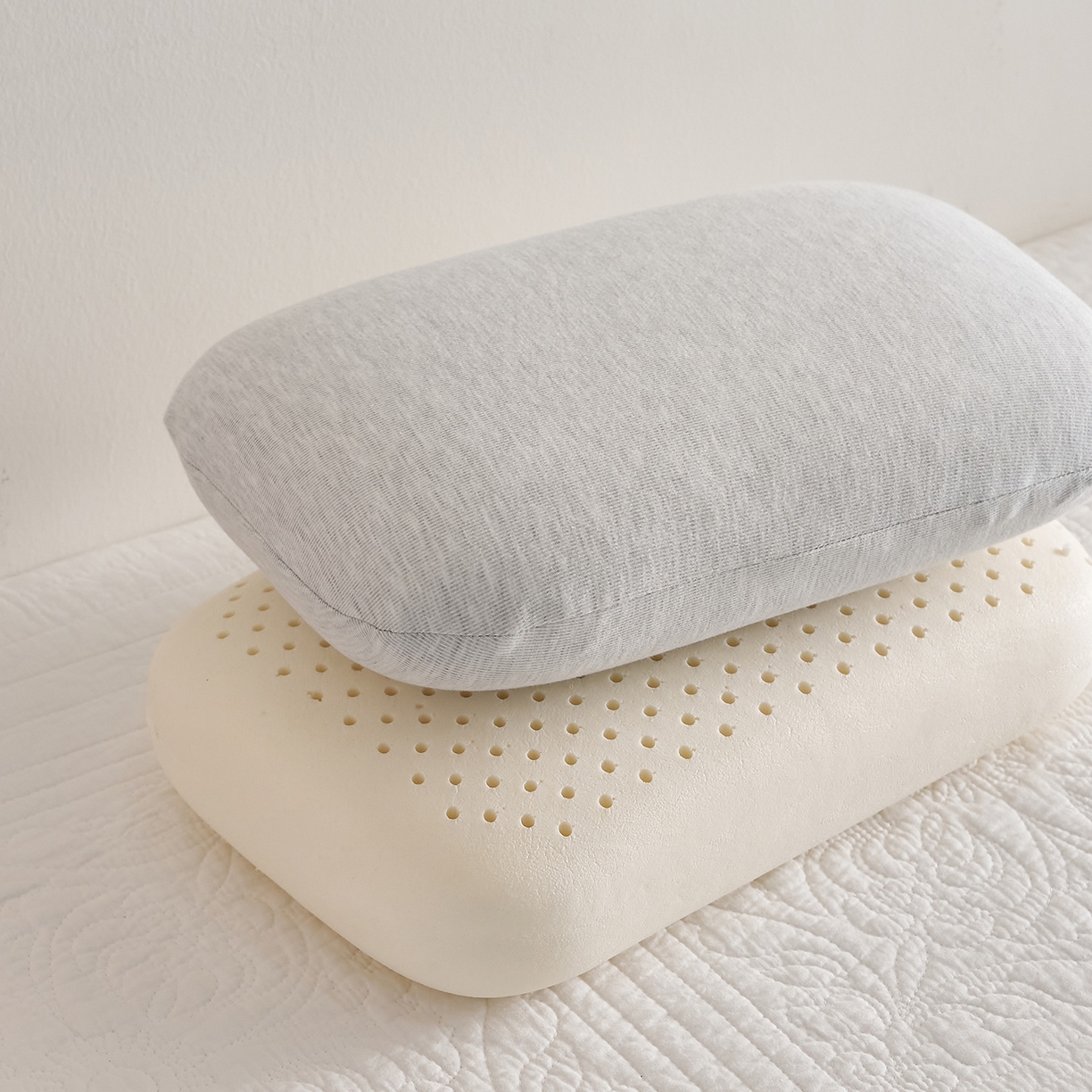 91家纺网 家纺一手货源 找家纺 （总）乐可 2025新款针织棉乳胶面包枕头枕芯抱枕午睡枕露营枕