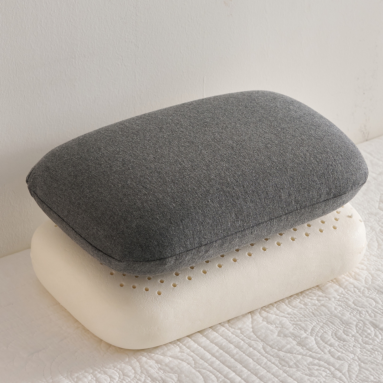 91家纺网 家纺一手货源 找家纺 （总）乐可 2025新款针织棉乳胶面包枕头枕芯抱枕午睡枕露营枕