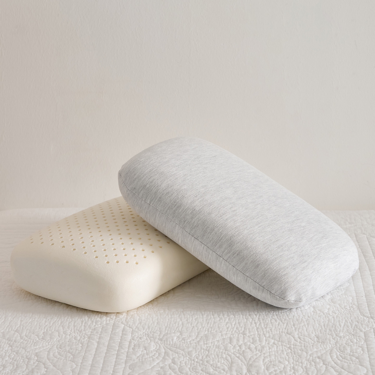 91家纺网 家纺一手货源 找家纺 乐可 2025新款针织棉乳胶面包枕头枕芯抱枕午睡枕露营枕 针织棉乳胶面包枕-MZ1浅灰