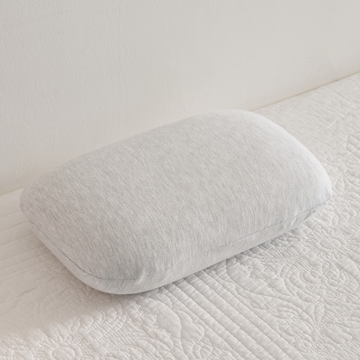 91家纺网 家纺一手货源 找家纺 乐可 2025新款针织棉乳胶面包枕头枕芯抱枕午睡枕露营枕 针织棉乳胶面包枕-MZ1浅灰