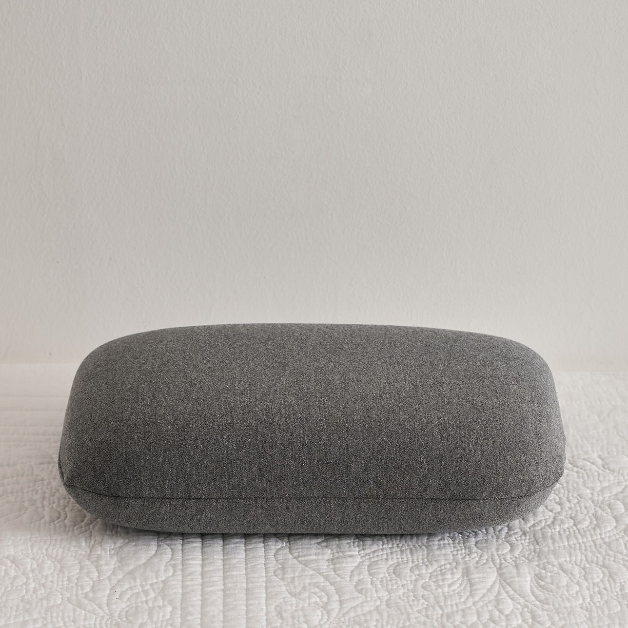 91家纺网 家纺一手货源 找家纺 乐可 2025新款针织棉乳胶面包枕头枕芯抱枕午睡枕露营枕 针织棉乳胶面包枕-MZ1深灰