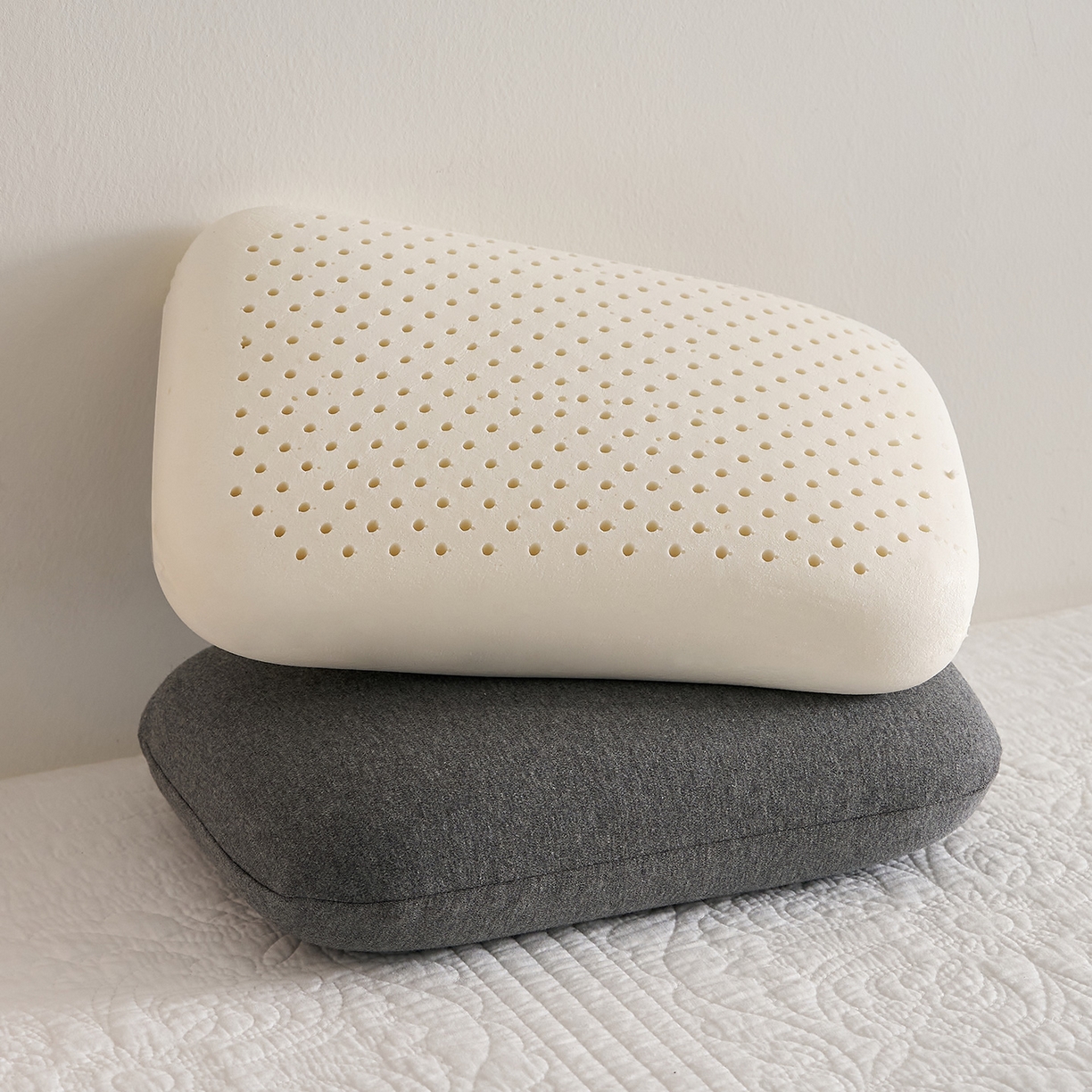 91家纺网 家纺一手货源 找家纺 乐可 2025新款针织棉乳胶面包枕头枕芯抱枕午睡枕露营枕 针织棉乳胶面包枕-MZ1深灰