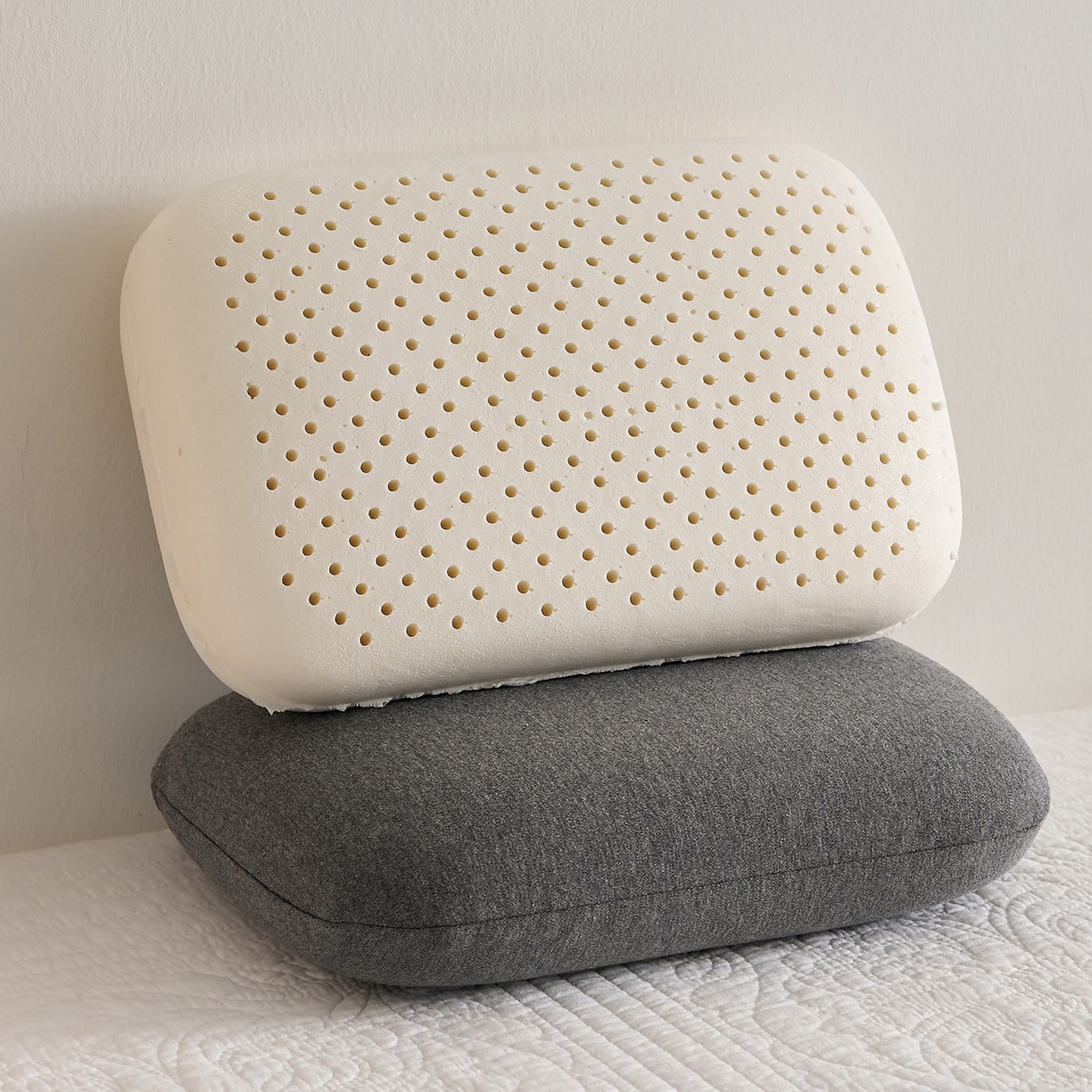 91家纺网 家纺一手货源 找家纺 乐可 2025新款针织棉乳胶面包枕头枕芯抱枕午睡枕露营枕 针织棉乳胶面包枕-MZ1深灰