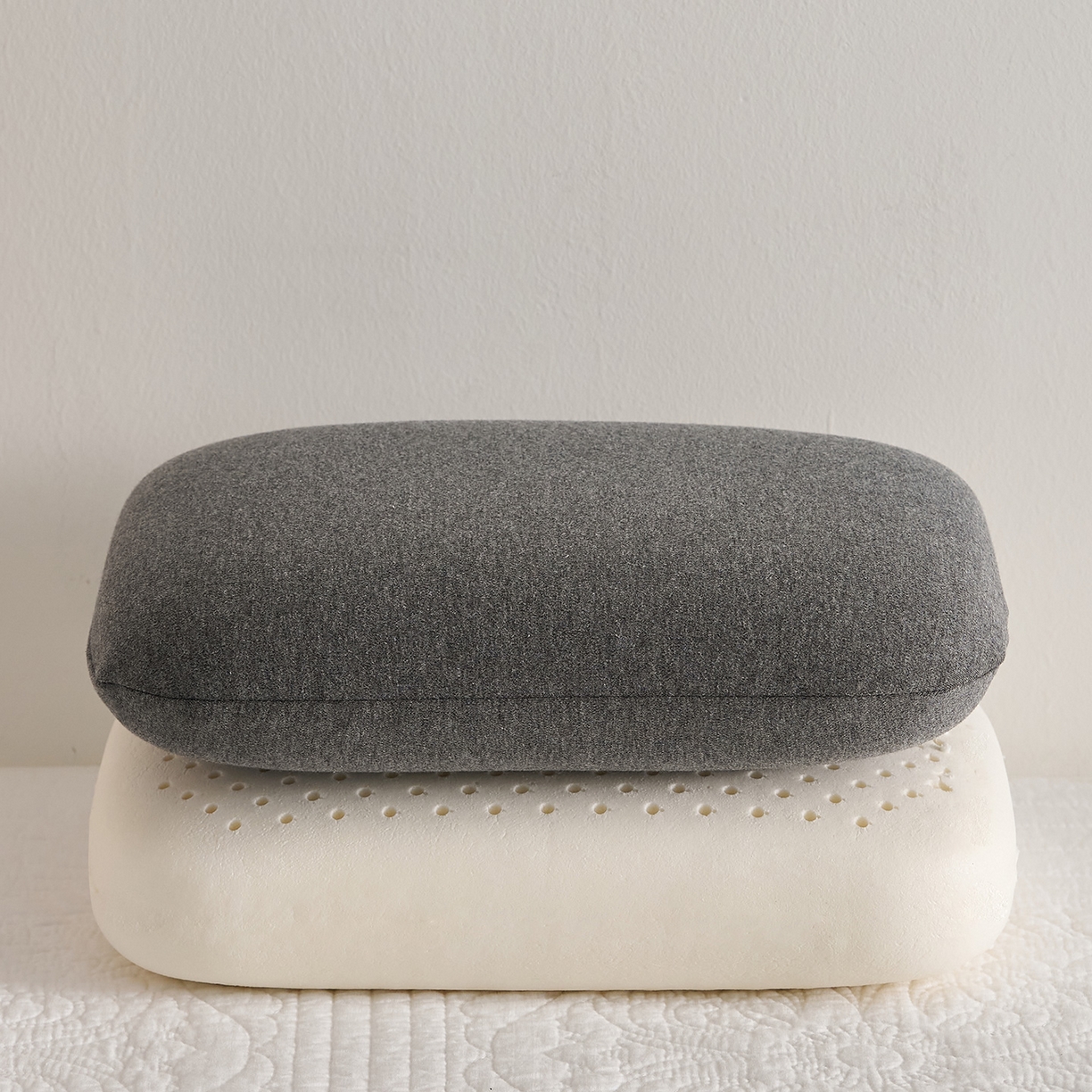 91家纺网 家纺一手货源 找家纺 乐可 2025新款针织棉乳胶面包枕头枕芯抱枕午睡枕露营枕 针织棉乳胶面包枕-MZ1深灰