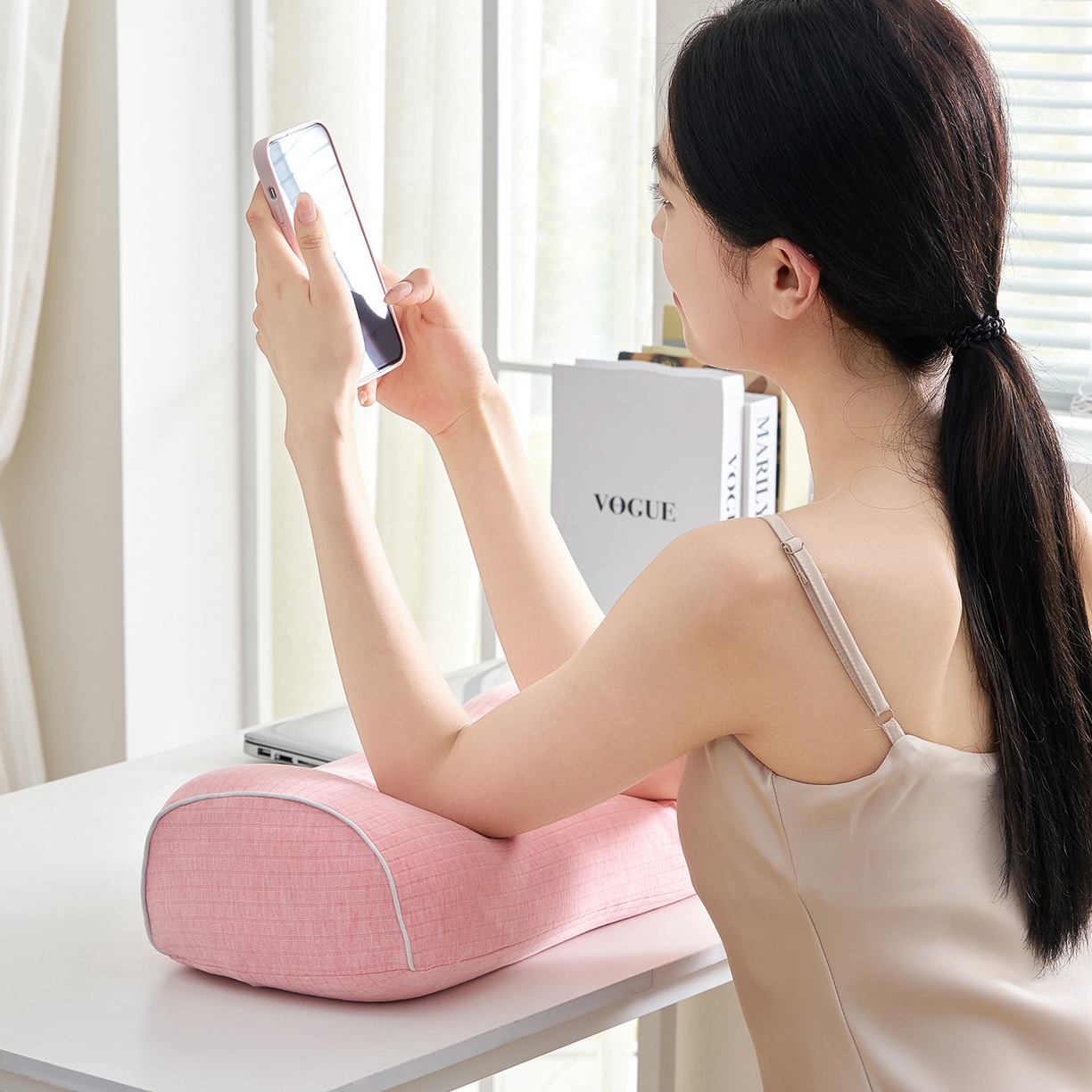 91家纺网 家纺一手货源 找家纺 （总）乐可 2025新款条纹乳胶便携枕头枕芯抱枕午睡枕露营枕