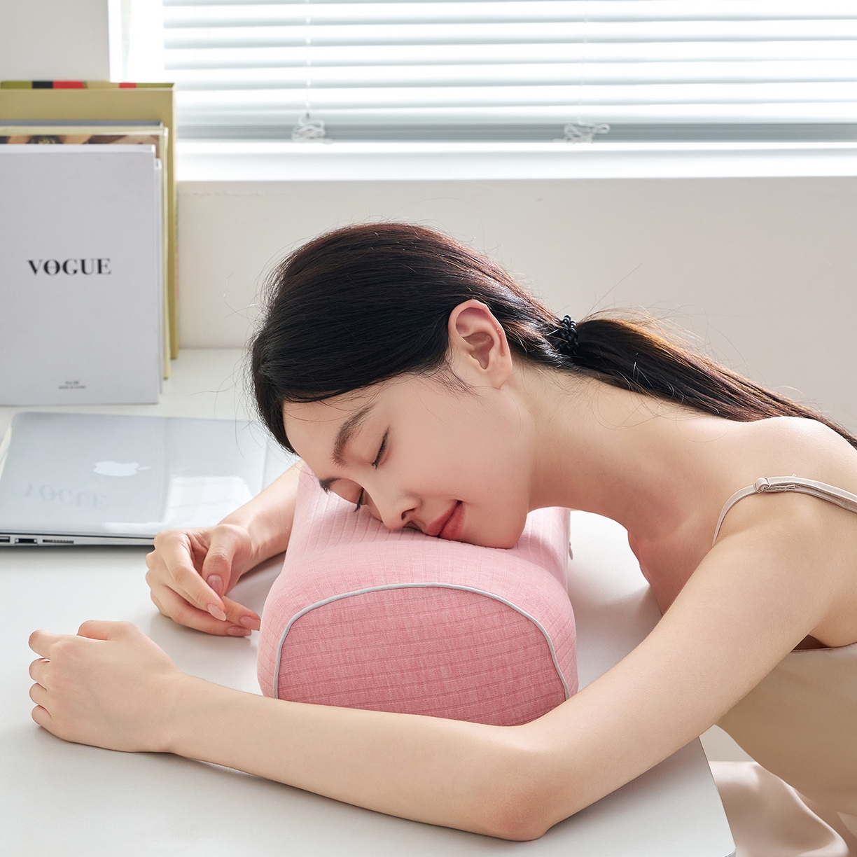 91家纺网 家纺一手货源 找家纺 （总）乐可 2025新款条纹乳胶便携枕头枕芯抱枕午睡枕露营枕