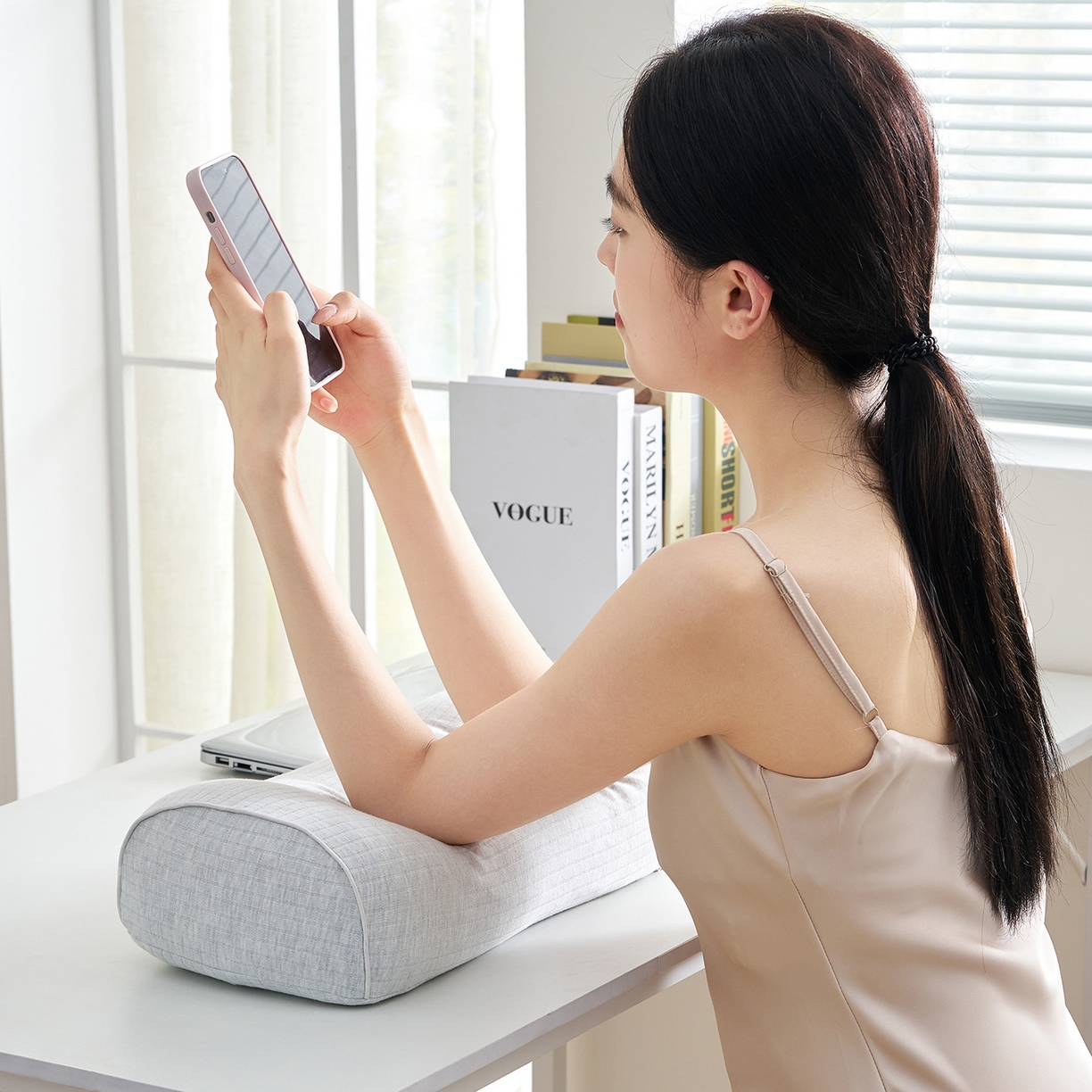 91家纺网 家纺一手货源 找家纺 乐可 2025新款条纹乳胶便携枕头枕芯抱枕午睡枕露营枕 条纹乳胶便携枕-XT3浅灰