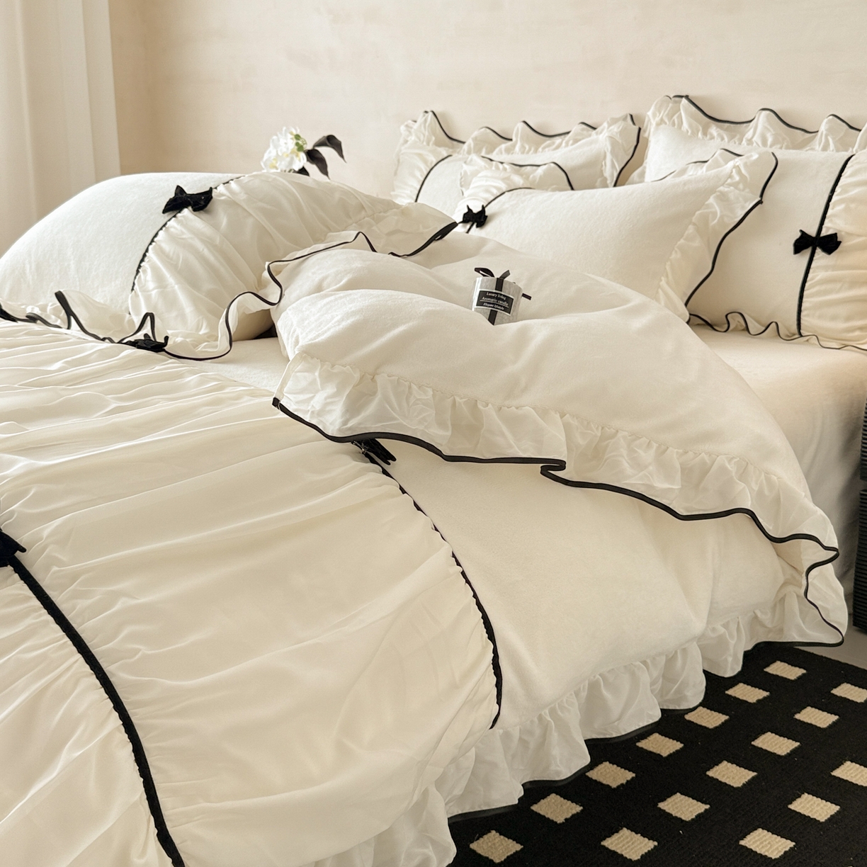 91家纺网 家纺一手货源 找家纺 米可 2025新款牛奶绒蕾丝花边四件套韩版法式公主风四件套~  安琪儿系列 安琪儿~白