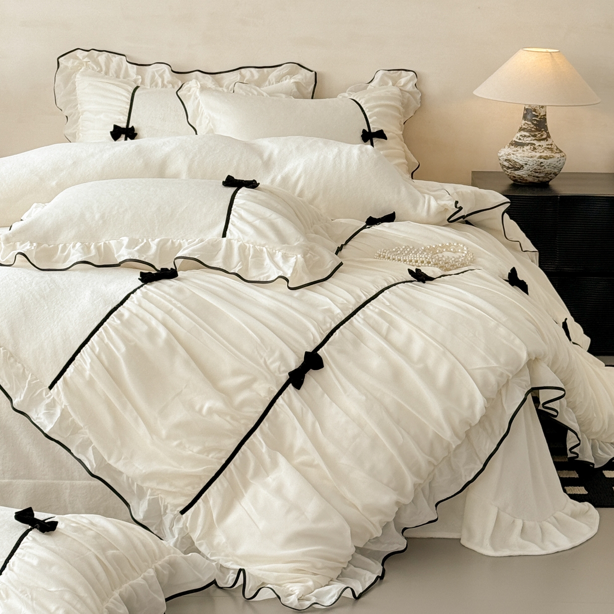 91家纺网 家纺一手货源 找家纺 米可 2025新款牛奶绒蕾丝花边四件套韩版法式公主风四件套~  安琪儿系列 安琪儿~白