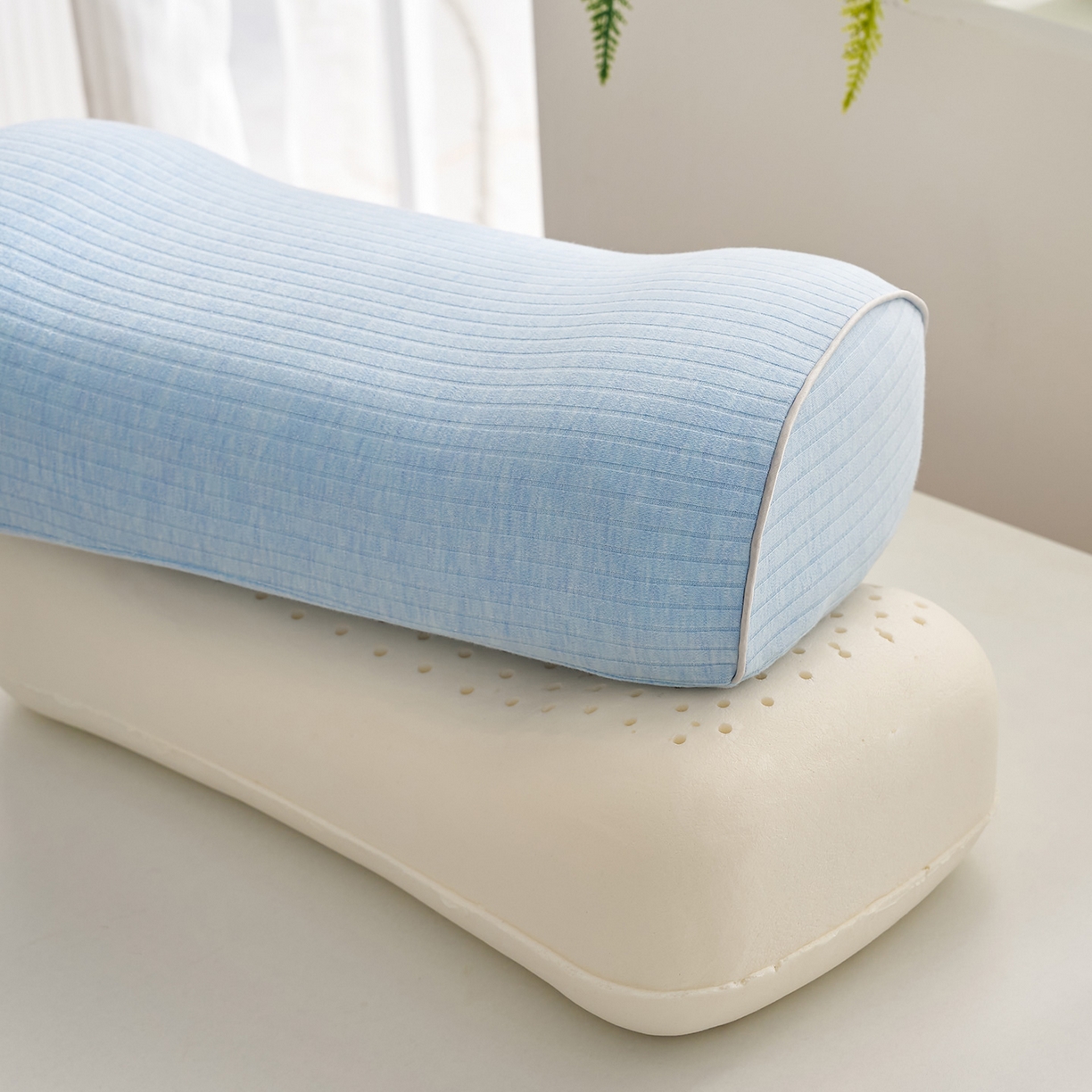 91家纺网 家纺一手货源 找家纺 乐可 2025新款条纹乳胶便携枕头枕芯抱枕午睡枕露营枕 条纹乳胶便携枕-XT3浅蓝