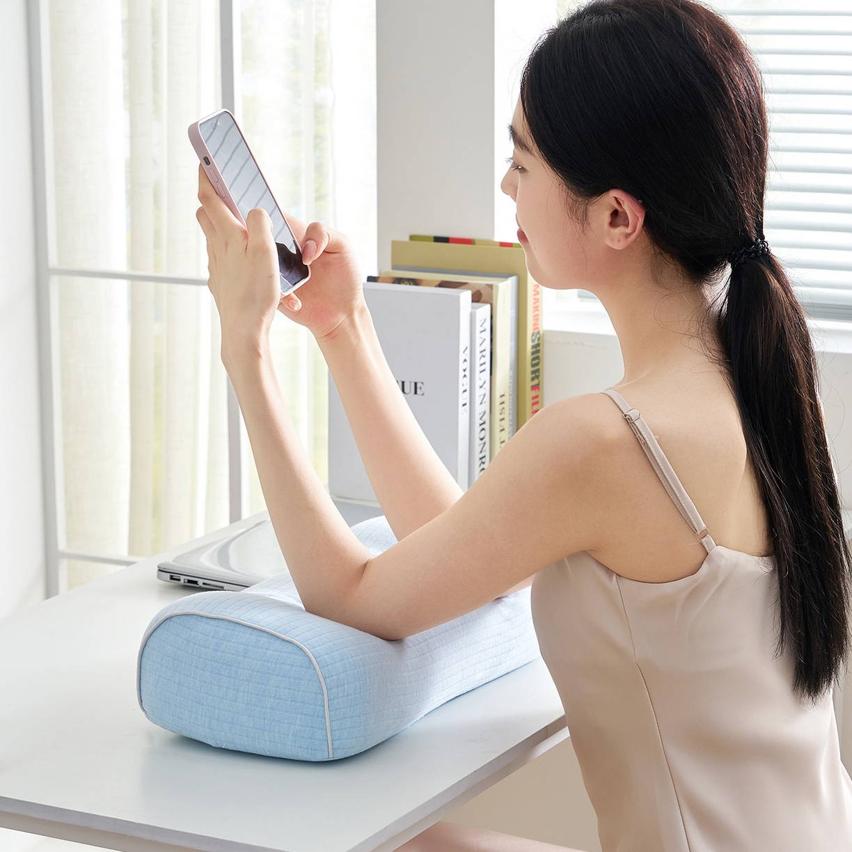 91家纺网 家纺一手货源 找家纺 乐可 2025新款条纹乳胶便携枕头枕芯抱枕午睡枕露营枕 条纹乳胶便携枕-XT3浅蓝