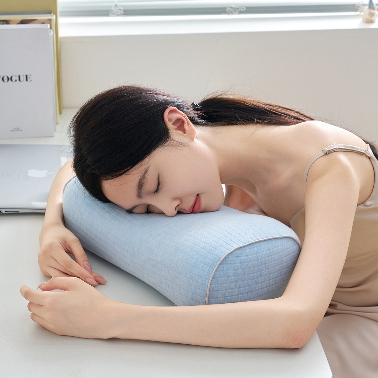 91家纺网 家纺一手货源 找家纺 乐可 2025新款条纹乳胶便携枕头枕芯抱枕午睡枕露营枕 条纹乳胶便携枕-XT3浅蓝