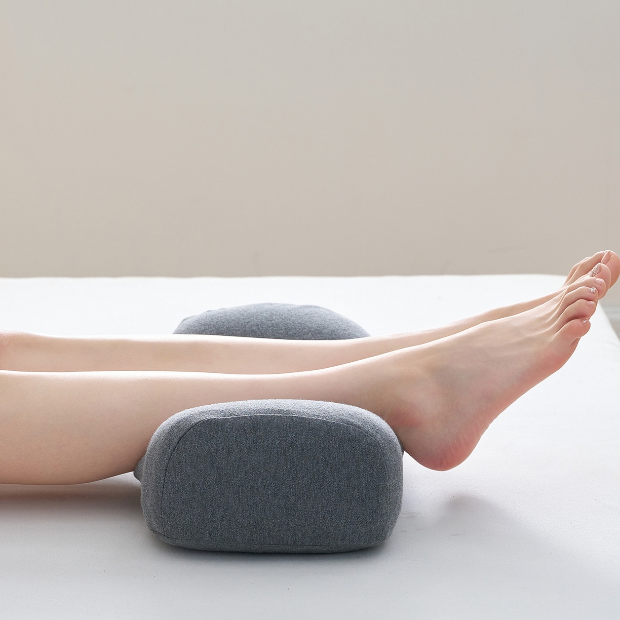 91家纺网 家纺一手货源 找家纺 乐可 2025新款针织棉乳胶便携枕头枕芯抱枕午睡枕露营枕 针织棉乳胶便携枕-XZ3深灰