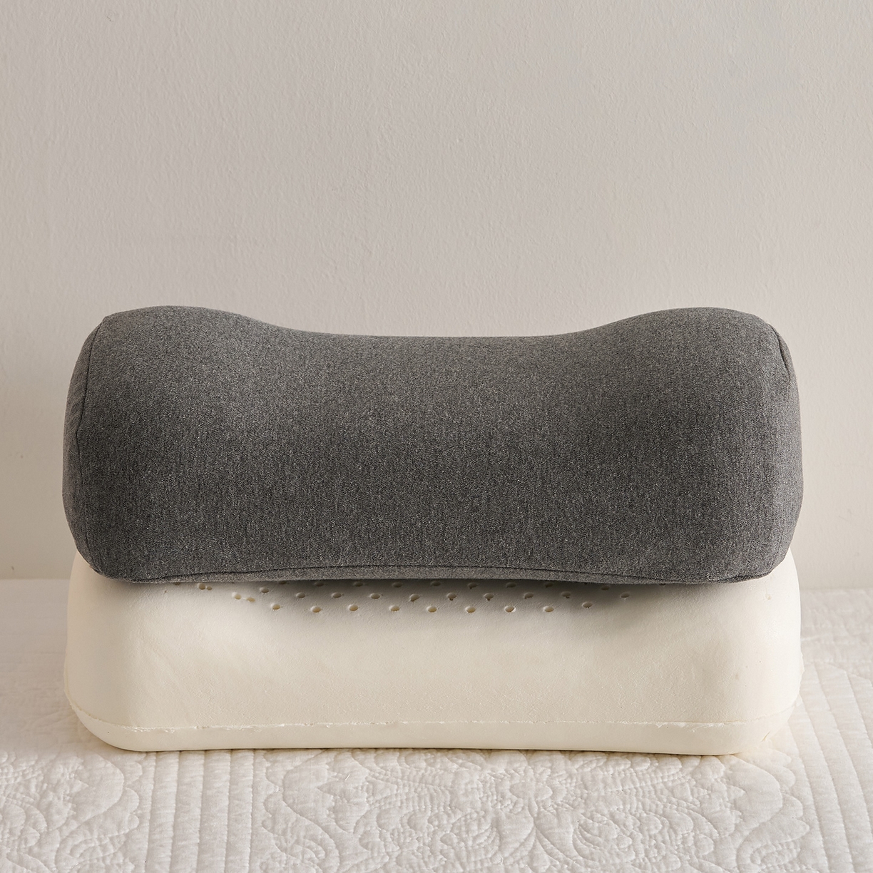 91家纺网 家纺一手货源 找家纺 乐可 2025新款针织棉乳胶便携枕头枕芯抱枕午睡枕露营枕 针织棉乳胶便携枕-XZ3深灰