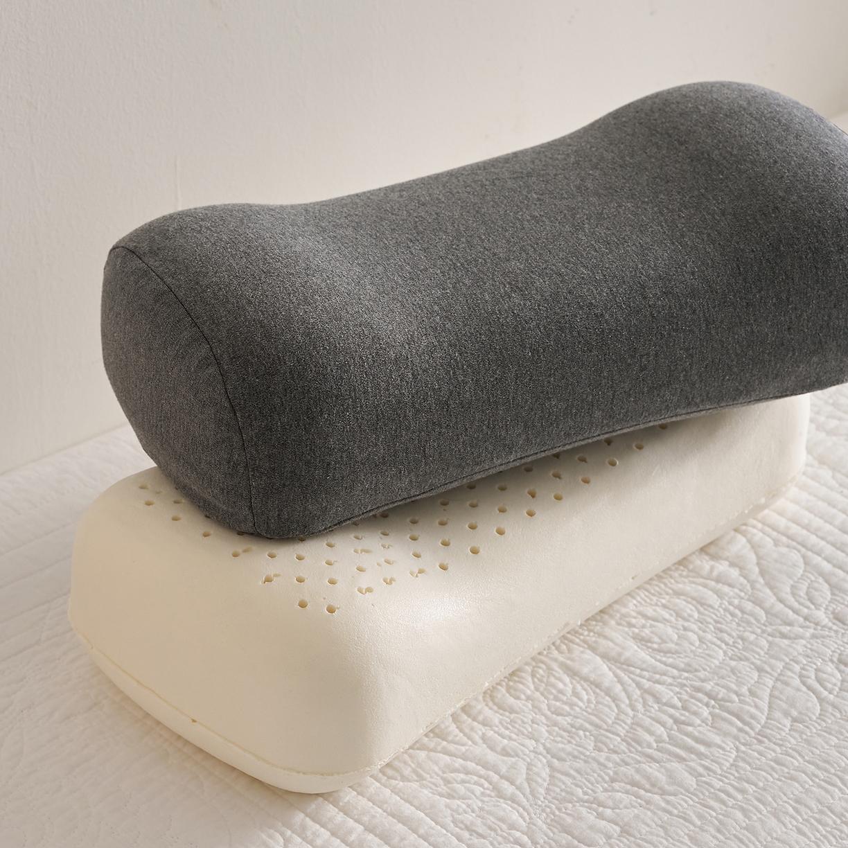 91家纺网 家纺一手货源 找家纺 乐可 2025新款针织棉乳胶便携枕头枕芯抱枕午睡枕露营枕 针织棉乳胶便携枕-XZ3深灰