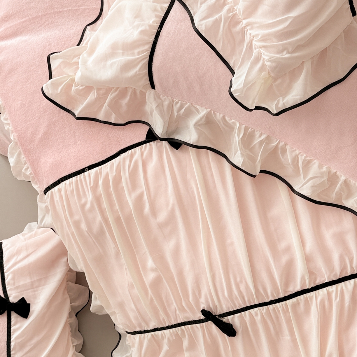 91家纺网 家纺一手货源 找家纺 米可 2025新款牛奶绒蕾丝花边四件套韩版法式公主风四件套~  安琪儿系列 安琪儿~粉