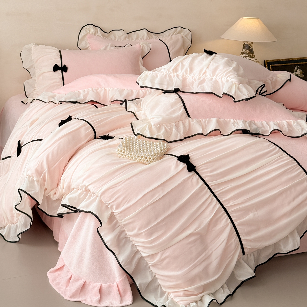 91家纺网 家纺一手货源 找家纺 米可 2025新款牛奶绒蕾丝花边四件套韩版法式公主风四件套~  安琪儿系列 安琪儿~粉