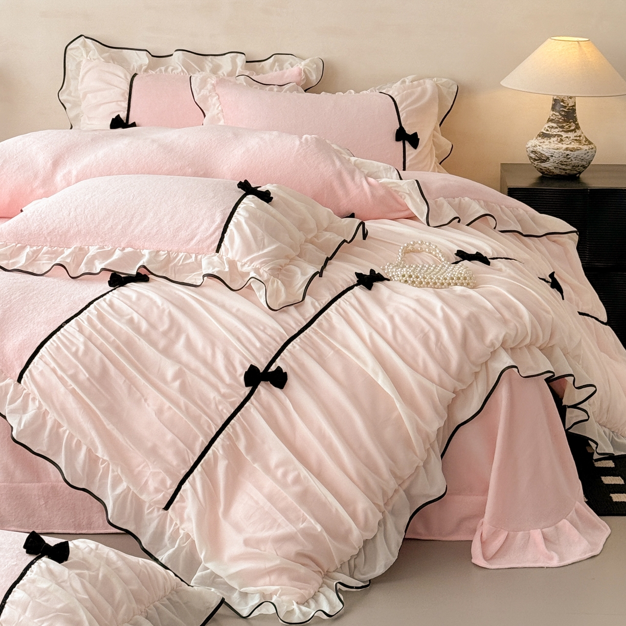 91家纺网 家纺一手货源 找家纺 米可 2025新款牛奶绒蕾丝花边四件套韩版法式公主风四件套~  安琪儿系列 安琪儿~粉