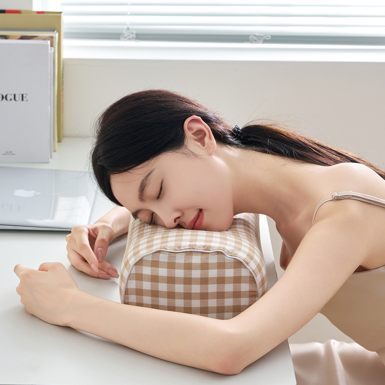 91家纺网 家纺一手货源 找家纺 乐可 2025新款水洗棉乳胶便携枕头枕芯抱枕午睡枕露营枕 水洗棉乳胶便携枕-XS3咖