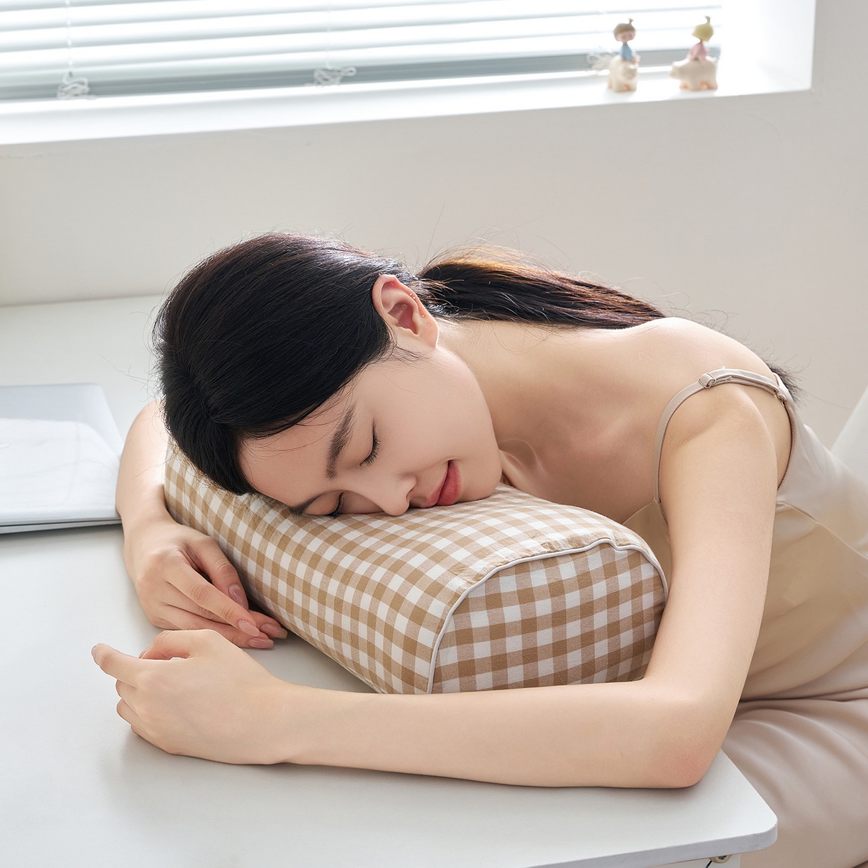 91家纺网 家纺一手货源 找家纺 乐可 2025新款水洗棉乳胶便携枕头枕芯抱枕午睡枕露营枕 水洗棉乳胶便携枕-XS3咖