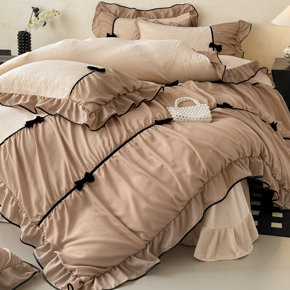 91家纺网 家纺一手货源 找家纺 米可 2025新款牛奶绒蕾丝花边四件套韩版法式公主风四件套~  安琪儿系列 安琪儿~咖