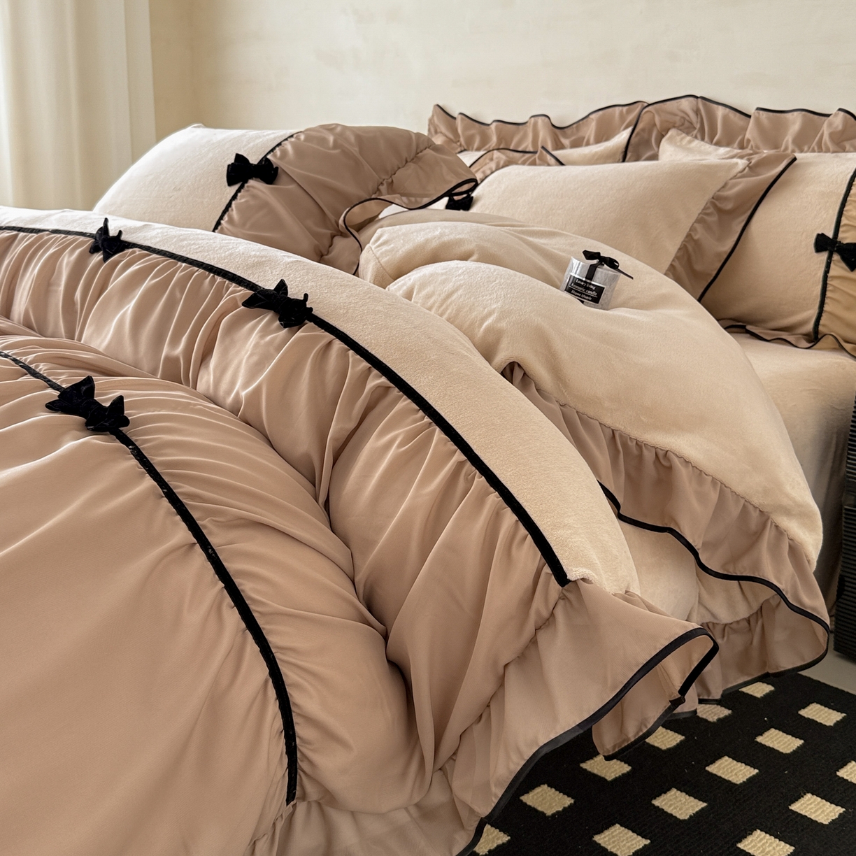 91家纺网 家纺一手货源 找家纺 米可 2025新款牛奶绒蕾丝花边四件套韩版法式公主风四件套~  安琪儿系列 安琪儿~咖