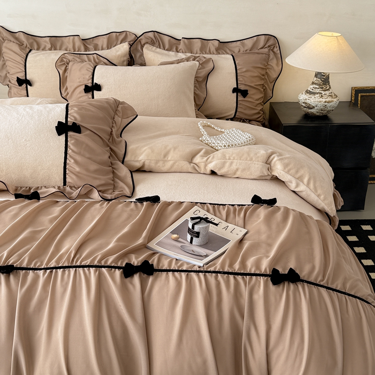 91家纺网 家纺一手货源 找家纺 米可 2025新款牛奶绒蕾丝花边四件套韩版法式公主风四件套~  安琪儿系列 安琪儿~咖