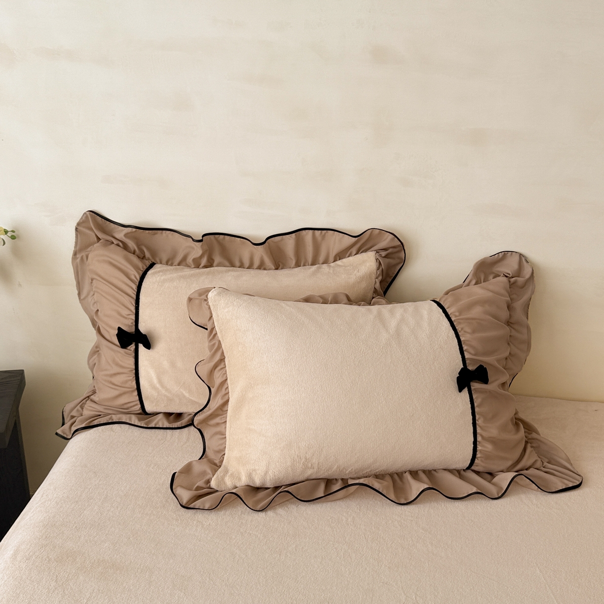 91家纺网 家纺一手货源 找家纺 米可 2025新款牛奶绒蕾丝花边四件套韩版法式公主风四件套~  安琪儿系列 安琪儿~咖