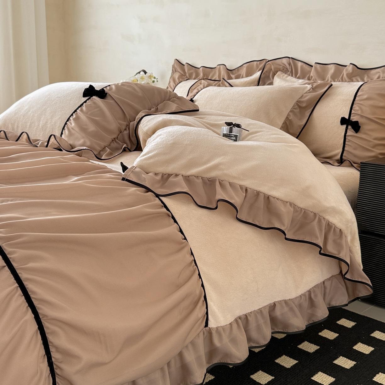 91家纺网 家纺一手货源 找家纺 米可 2025新款牛奶绒蕾丝花边四件套韩版法式公主风四件套~  安琪儿系列 安琪儿~咖