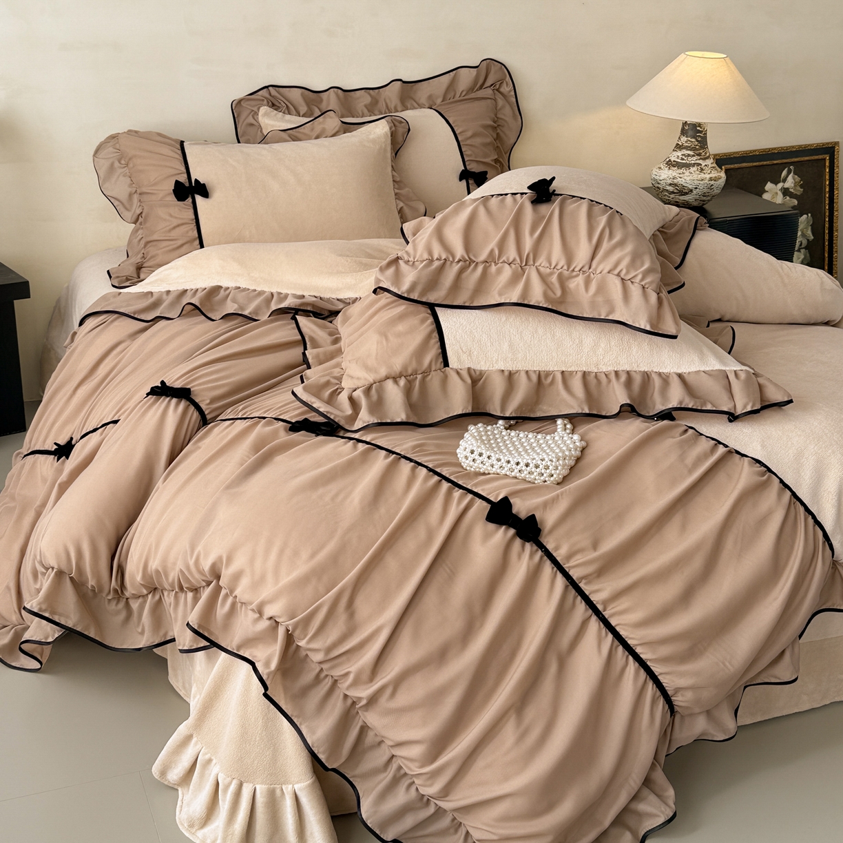 91家纺网 家纺一手货源 找家纺 米可 2025新款牛奶绒蕾丝花边四件套韩版法式公主风四件套~  安琪儿系列 安琪儿~咖