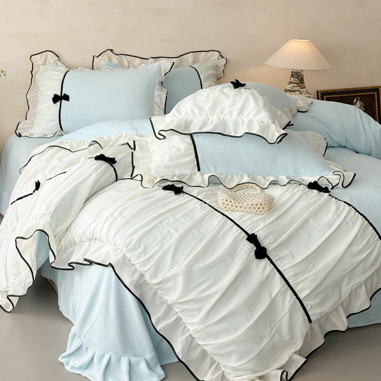 91家纺网 家纺一手货源 找家纺 米可 2025新款牛奶绒蕾丝花边四件套韩版法式公主风四件套~  安琪儿系列 安琪儿~蓝