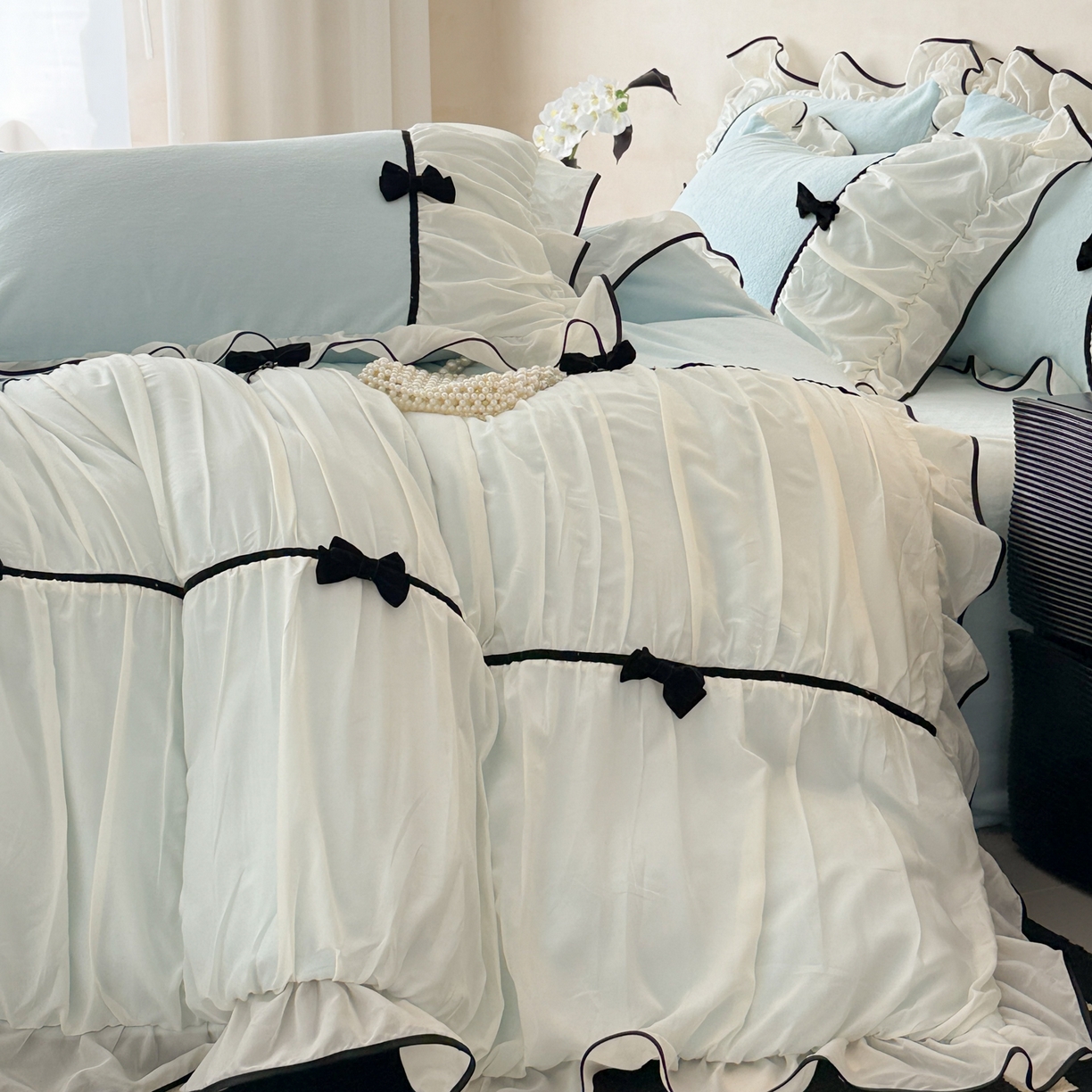 91家纺网 家纺一手货源 找家纺 米可 2025新款牛奶绒蕾丝花边四件套韩版法式公主风四件套~  安琪儿系列 安琪儿~蓝