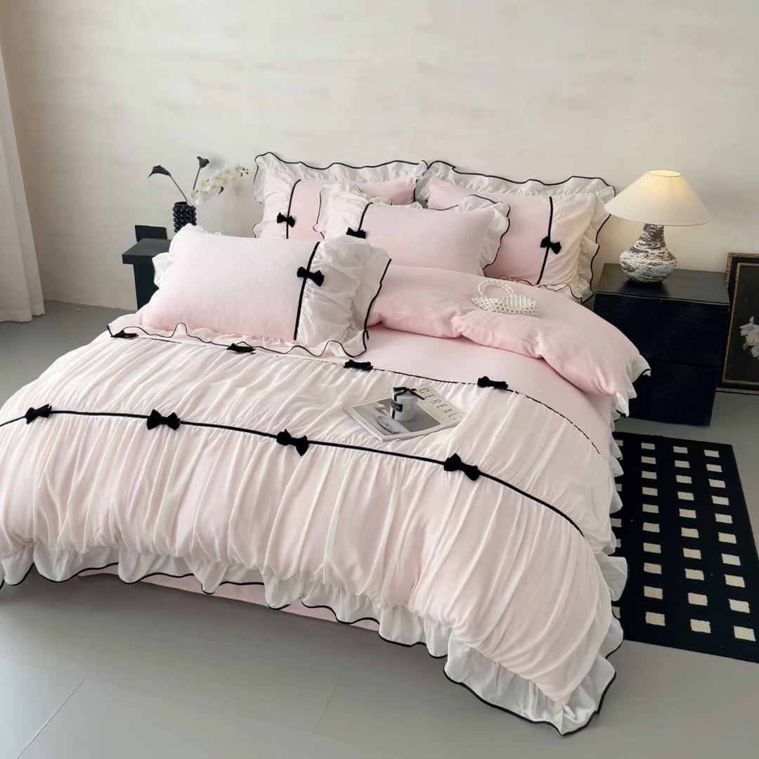 91家纺网 家纺一手货源 找家纺 米可 2025新款牛奶绒蕾丝花边四件套韩版法式公主风四件套~  安琪儿系列 安琪儿~粉