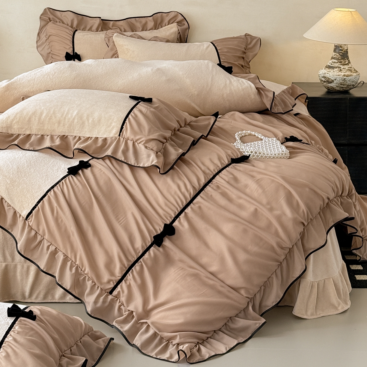 91家纺网 家纺一手货源 找家纺 （总）米可 2025新款牛奶绒蕾丝花边四件套韩版法式公主风四件套~  安琪儿系列