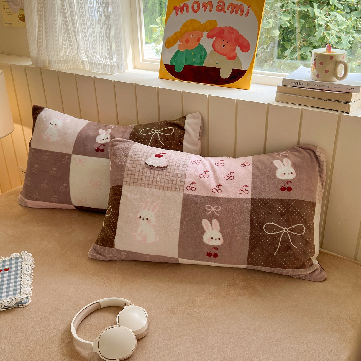 91家纺网 家纺一手货源 找家纺 丽美人家纺 2025新款小版印花牛奶绒四件套 拼布蝴蝶兔