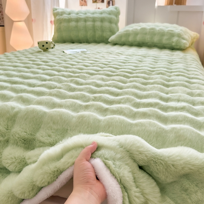 91家纺网 家纺一手货源 找家纺 麒东家纺 2025新款加厚纯色兔毛绒泡泡单床单 绿色