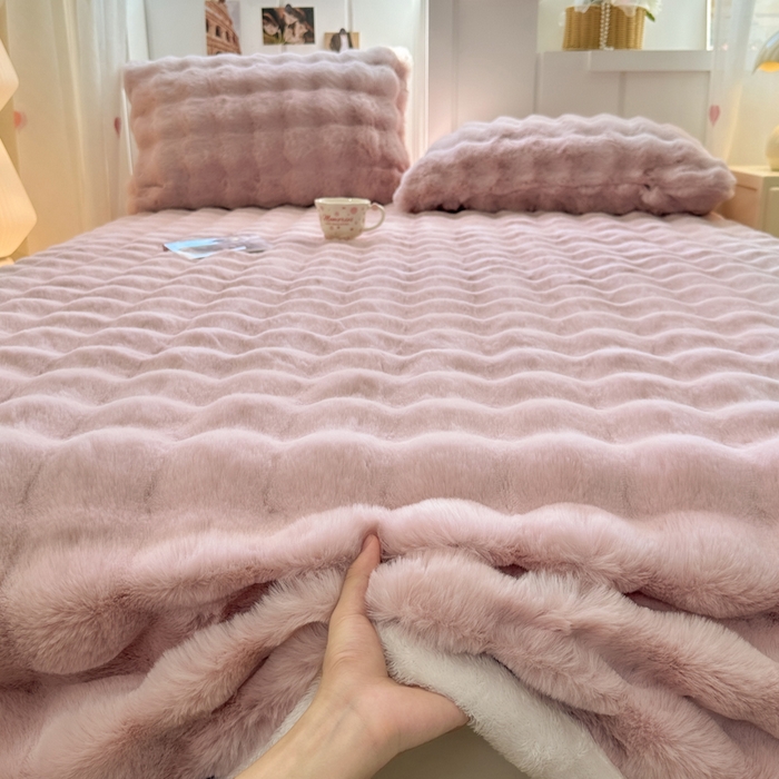 91家纺网 家纺一手货源 找家纺 麒东家纺 2025新款加厚纯色兔毛绒泡泡单床单 粉色