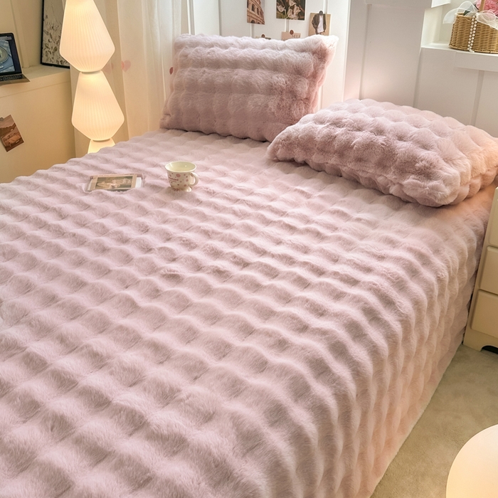 91家纺网 家纺一手货源 找家纺 麒东家纺 2025新款加厚纯色兔毛绒泡泡单床单 粉色