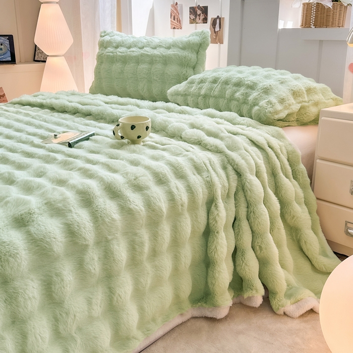 91家纺网 家纺一手货源 找家纺 麒东家纺 2025新款加厚纯色兔毛绒泡泡单床单 绿色