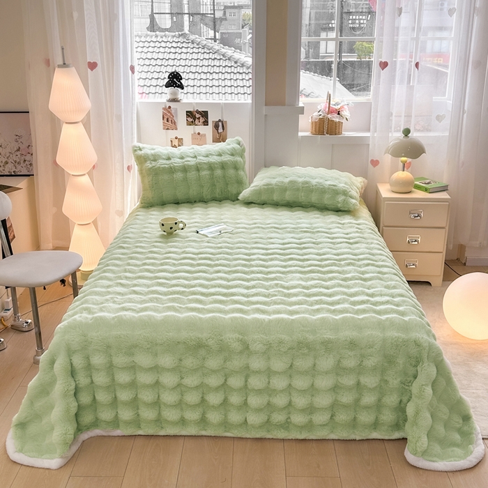 91家纺网 家纺一手货源 找家纺 麒东家纺 2025新款加厚纯色兔毛绒泡泡单床单 绿色